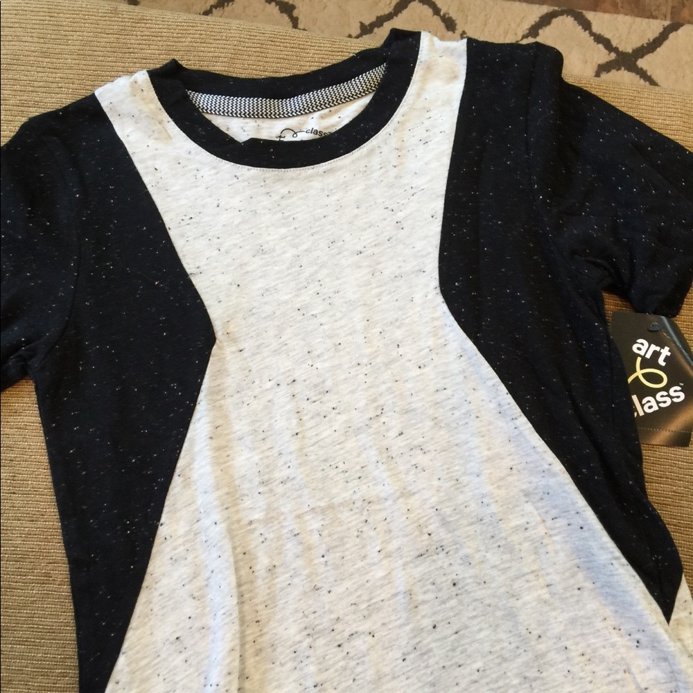 Black/gray T-shirt. Boys Medium. Art Class.
